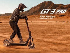 Segway GT3 Pro SuperScooter może jeździć w terenie dzięki 11-calowym samouszczelniającym się oponom z prześwitem 5,7 cala. (Źródło zdjęcia: Segway)