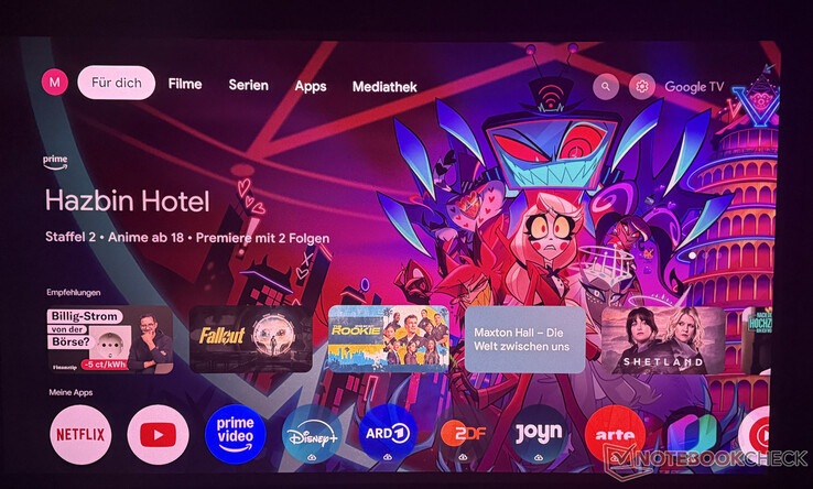 Znany interfejs użytkownika Google TV jest również dostępny w tym projektorze laserowym