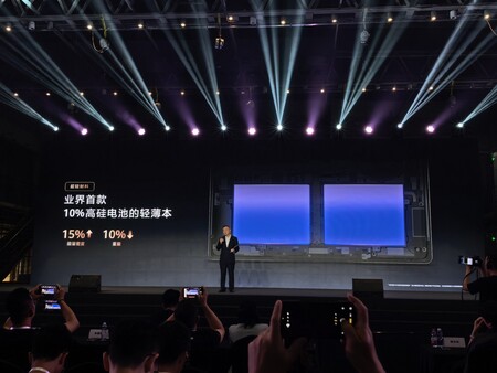 Slajd firmy Huawei przedstawiający nowe baterie z domieszką krzemu
