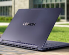Legion 7a 15ASH11 nie ma portów skierowanych do tyłu, w przeciwieństwie do innych najnowszych laptopów Legion 7.