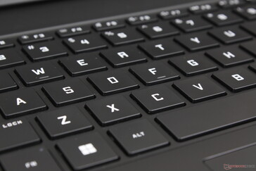 Kluczowe informacje zwrotne są lekkie i ciche jak na duży laptop do gier