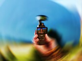 Insta360 "Luna" ma więcej przycisków niż Osmo Pocket 3 (na zdjęciu).