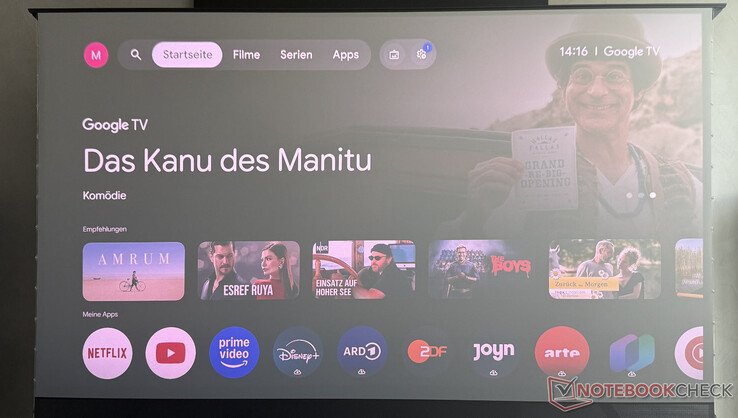 AWOL Vision wykorzystuje Google TV ze znanym interfejsem użytkownika (nagrane w świetle dziennym)