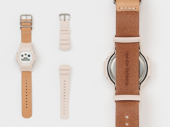 Zegarek Casio G-Shock x Hender Scheme DW-5900 (na zdjęciu) ma kopertę wykonaną w całości z beżowej żywicy i półprzezroczystą białą tarczę w połączeniu z ręcznie robionym skórzanym paskiem. (Źródło zdjęcia: Hender Scheme via Instagram))