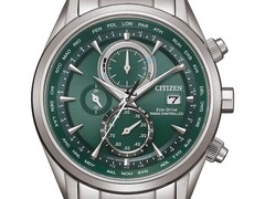 Zegarek Citizen World Chronograph A.T. AT8260-85X z zieloną tarczą, kopertą i bransoletą ze stali nierdzewnej, trzema tarczami pomocniczymi oraz skalą czasu światowego.