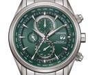 Zegarek Citizen World Chronograph A.T. AT8260-85X z zieloną tarczą, kopertą i bransoletą ze stali nierdzewnej, trzema tarczami pomocniczymi oraz skalą czasu światowego.