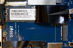 Samsung PM9A1 i wolny slot na dysk SSD