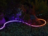 LIFX Smart Neon Flex Light jest częścią gamy nowych inteligentnych lamp zewnętrznych. (Źródło zdjęcia: LIFX)