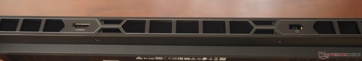 Tył: HDMI 2.1, wejście DC