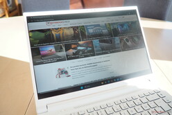 Oglądanie na zewnątrz w świetle dziennym