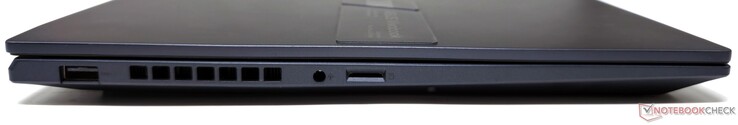 Po lewej: USB 3.2 Gen1 Type-A, gniazdo audio combo 3,5 mm, gniazdo kart microSD