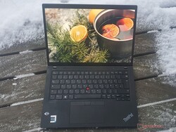 Lenovo ThinkPad T14s G3 został uprzejmie udostępniony przez