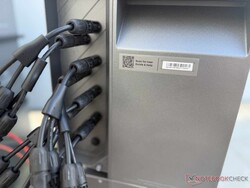Dzięki mocy wejściowej instalacji fotowoltaicznej wynoszącej 5 000 W do urządzenia Solarbank 4 Pro można podłączyć wiele paneli słonecznych.