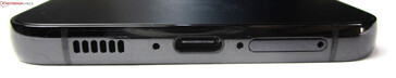 Dół: głośnik, mikrofon, USB-C 3.2 Gen.1, Dual SIM