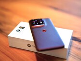 Motorola Edge 70 Pro jest wyposażona w procesor o nietypowej konstrukcji. Nie wszystko jednak wygląda tak różowo.
