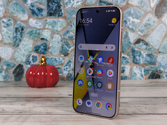 Poco F8 Pro (źródło zdjęcia: Daniel Schmidt)