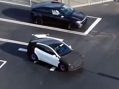 Rzekomo tańsza wersja Tesli Model Y. (Źródło zdjęcia: Christopher Dungeon/X)