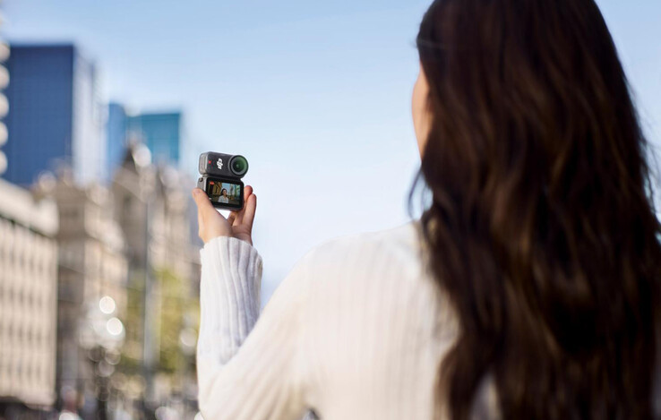 Osmo Nano ze stacją dokującą (źródło zdjęcia: DJI)
