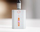 Akumulator Falcam można ładować bezpośrednio za pomocą kabla USB-C.