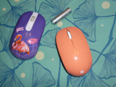 Mysz Bluetooth, po prawej, obok wycofanej już myszy za 6 USD znacznie mniej znanej marki, po lewej (źródło zdjęcia: własne)