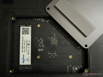 Gniazdo M.2 na spodzie