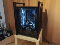 Deweloperowi AI Davidowi Noelowi udało się zdobyć monstrum AI z dwoma superchipami Nvidia Grace-Hopper za jedyne 8 tys. dolarów (źródło zdjęcia: David Noel Ng, edytowane)