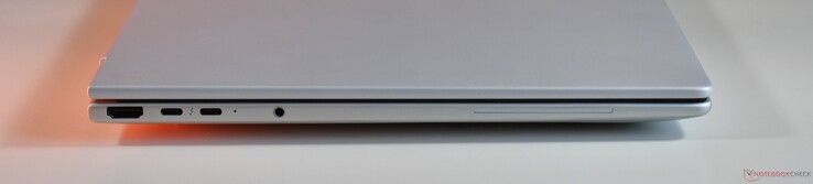 po lewej: HDMI, 2x Thunderbolt 4, gniazdo audio 3,5 mm