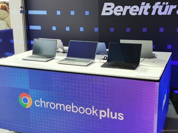 Chromebooki w sklepie Intel Experience Store (źródło obrazu: Benjamin Herzig)