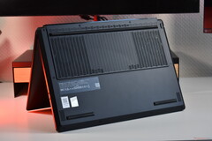 Spód laptopa Lenovo Legion 5 15AGP11.