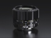 Nowy obiektyw Voigtlander NOKTON 55 mm SLIIs wygląda jak wyrwany prosto z lustrzanki z lat 80. (Źródło obrazu: Cosina)