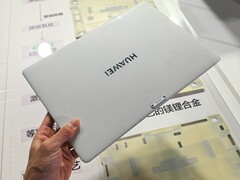 Huawei Matebook Pro S, na zdjęciu