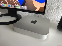 Recenzja Apple Mac Mini M2. Dostarczone przez: