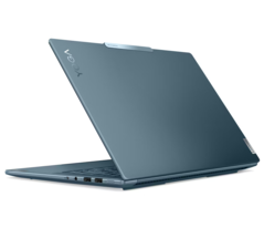 Lenovo Yoga Pro 9 RTX 5060 porty po prawej stronie. (Źródło obrazu: Globaldata)