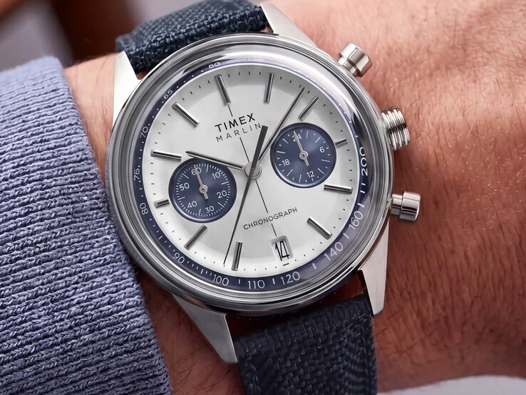 Zbliżenie zegarka Timex Marlin Jet Chronograph TW2Y89900 na nadgarstku.