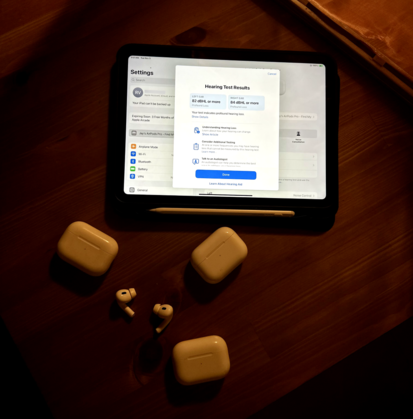 Presto! AirPods Pro 2 są teraz skutecznymi aparatami słuchowymi. (Źródło obrazu: Lagrange Point na Substack)