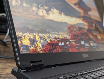 Brak opcji szkła od krawędzi do krawędzi lub ekranu dotykowego