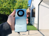Test przed upadkiem Mate 60 Pro. (Źródło: PBKReviews via YouTube)