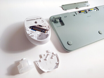 Komory baterii. (Źródło obrazu: Notebookcheck)