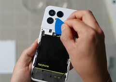 Bateria Fairphone 6 jest szczególnie łatwa do wymiany. (Źródło obrazu: iFixit)