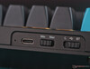 Przełącznik zasilania i systemu operacyjnego Keychron Q1 Ultra oraz port USB typu C