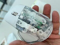 Logitech MX Master 4 z niewydanym, półprzezroczystym wykończeniem. (Źródło obrazu: Reddit)