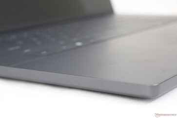 Krawędzie nie zwężają się już z przodu, zapewniając bardziej pudełkowy wygląd