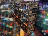 Platforma do wydobywania kryptowalut z kartami NVIDIA (zdjęcie: miner69niner/Reddit, edytowane)