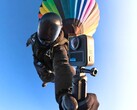 Nowy GoPro Max 2 właśnie spadł z nieba, co widać na tym oficjalnym zdjęciu zwiastunowym (źródło zdjęcia: GoPro)