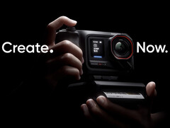 Ujęcie kamery Insta360 Ace Pro 2 przymocowanej do nowego uchwytu. (Źródło zdjęcia: Insta360)