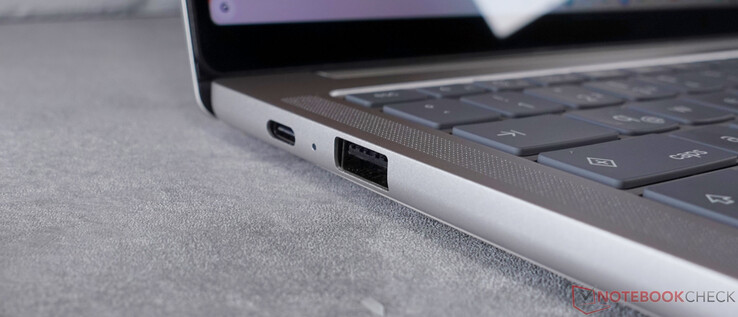 USB-C (PD i DP), USB-A 3.1 Gen 1