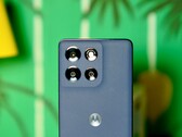 Motorola Moto G86 Power ma ogromną baterię i bardzo jasny ekran. (Źródło obrazu: Notebookcheck)