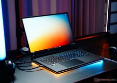 Asus ROG Strix Scar 18 ma gigantyczny wyświetlacz mini-LED 240 Hz (źródło obrazu: Notebookcheck)
