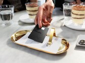 Firma Samsung przedstawia swoją nową kartę Galaxy Card.