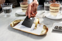 Firma Samsung przedstawia swoją nową kartę Galaxy Card.